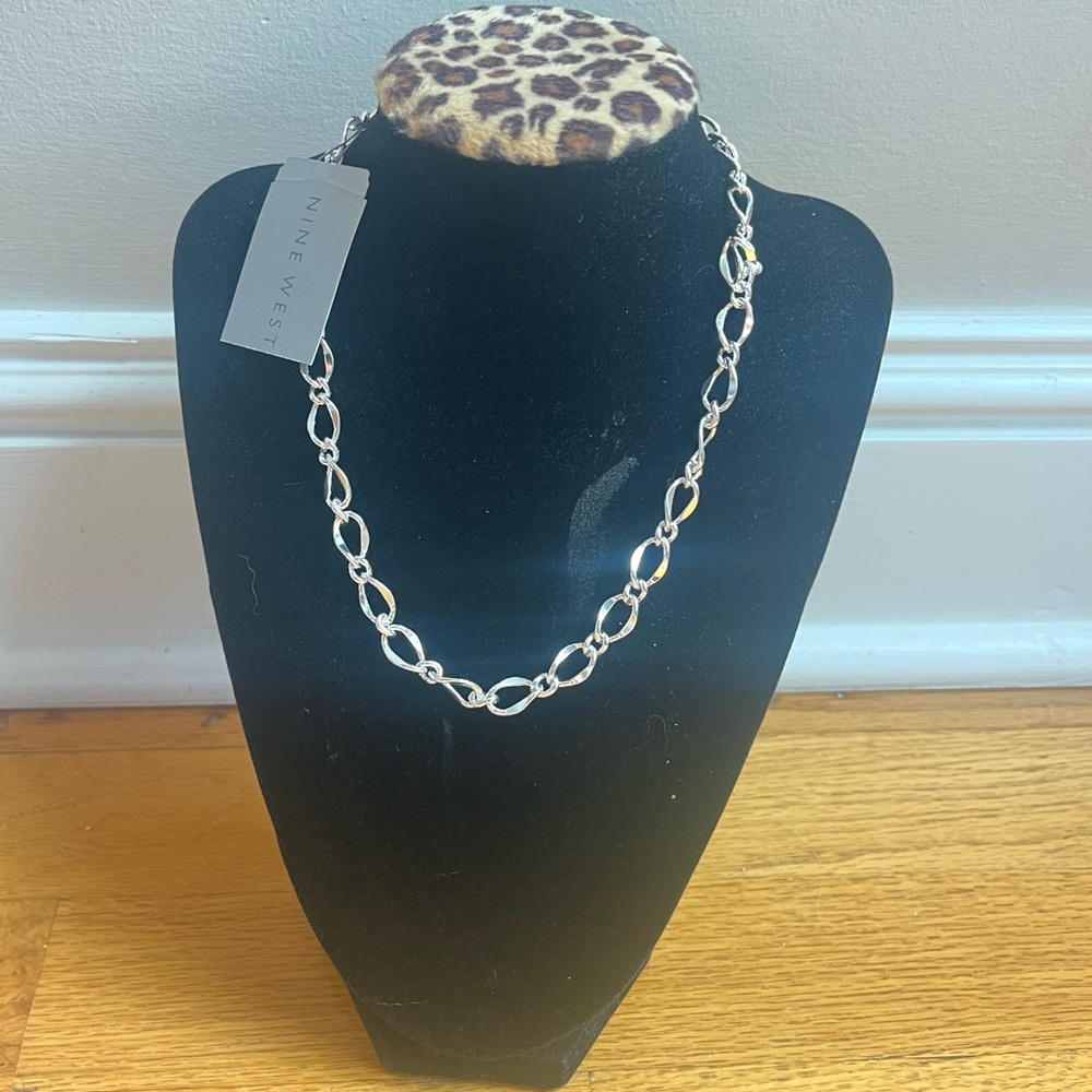 Nine West Silver Oval Link Necklace Brand New With Tags